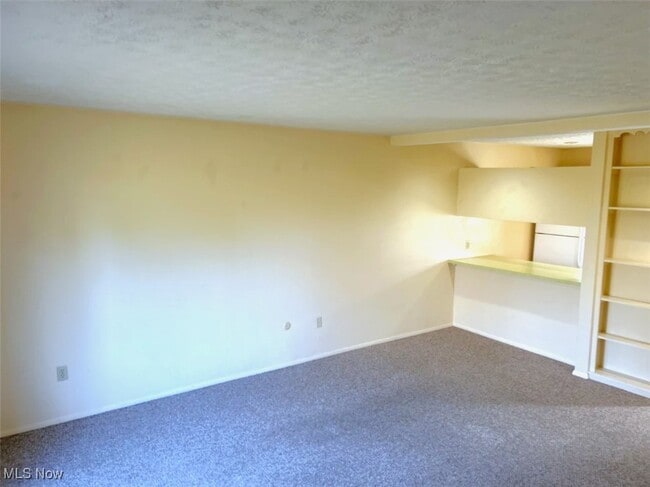 Building Photo - 123 Orchard Dr