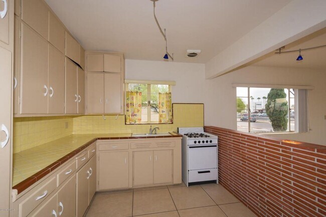 Foto del edificio - 2915 E 10th St