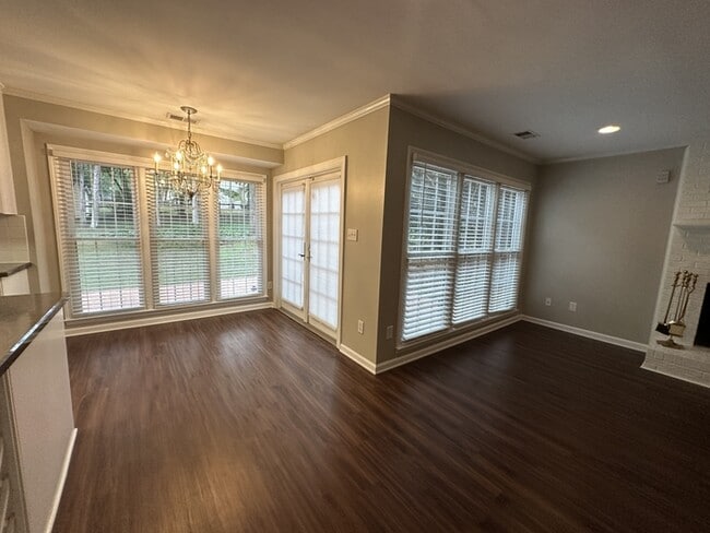 Building Photo - Stunning 4 bedroom 2.5 Bath in Cameron Woods!