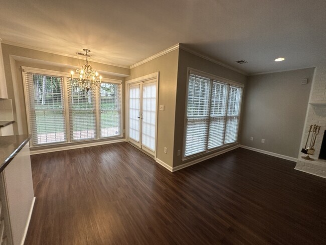 Foto del edificio - Stunning 4 bedroom 2.5 Bath in Cameron Woods!