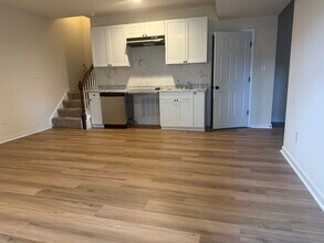 Building Photo - 628 Abbey Village Cir