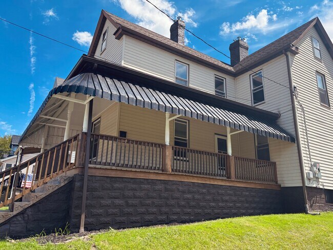 Building Photo - 38 Hall Ave