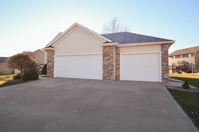 Building Photo - Incredible home in desirable Hart Farms location!