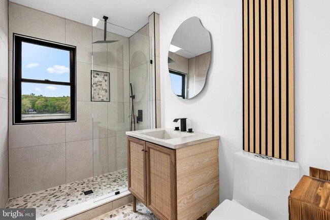 Building Photo - 39 Upper Lakeview Ave