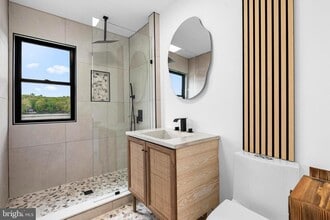 Building Photo - 39 Upper Lakeview Ave