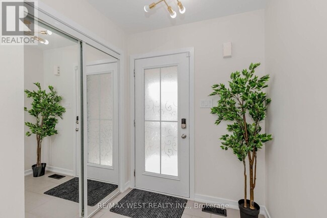 Building Photo - 74 Pagebrook Cres