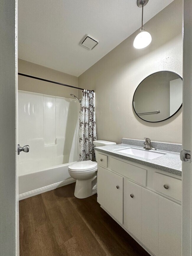 Building Photo - 150 Flintridge Dr