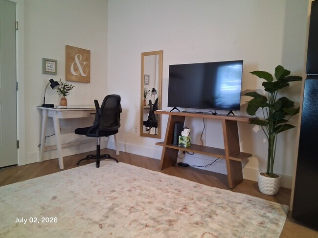 Área de trabajo + Smart TV - 517 18th St