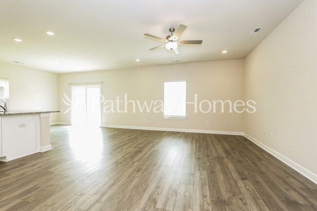 Building Photo - 3314 Quintana Dr