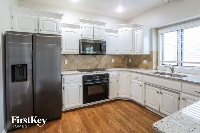 Building Photo - 1929 Parkside Dr