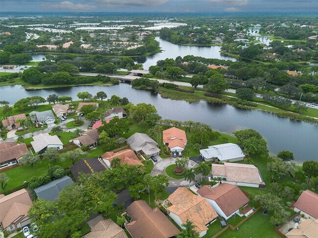 Foto del edificio - 2330 Dover