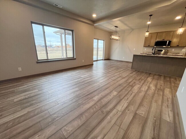 Foto del edificio - Spacious 2 Bed/2 Bath House with 3 Car Garage!