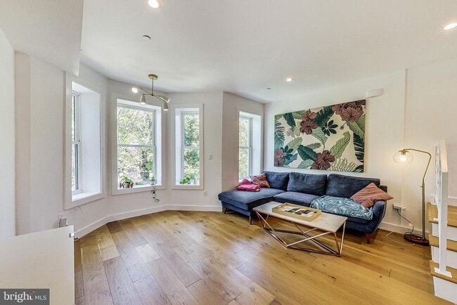 Building Photo - 25 U St NE