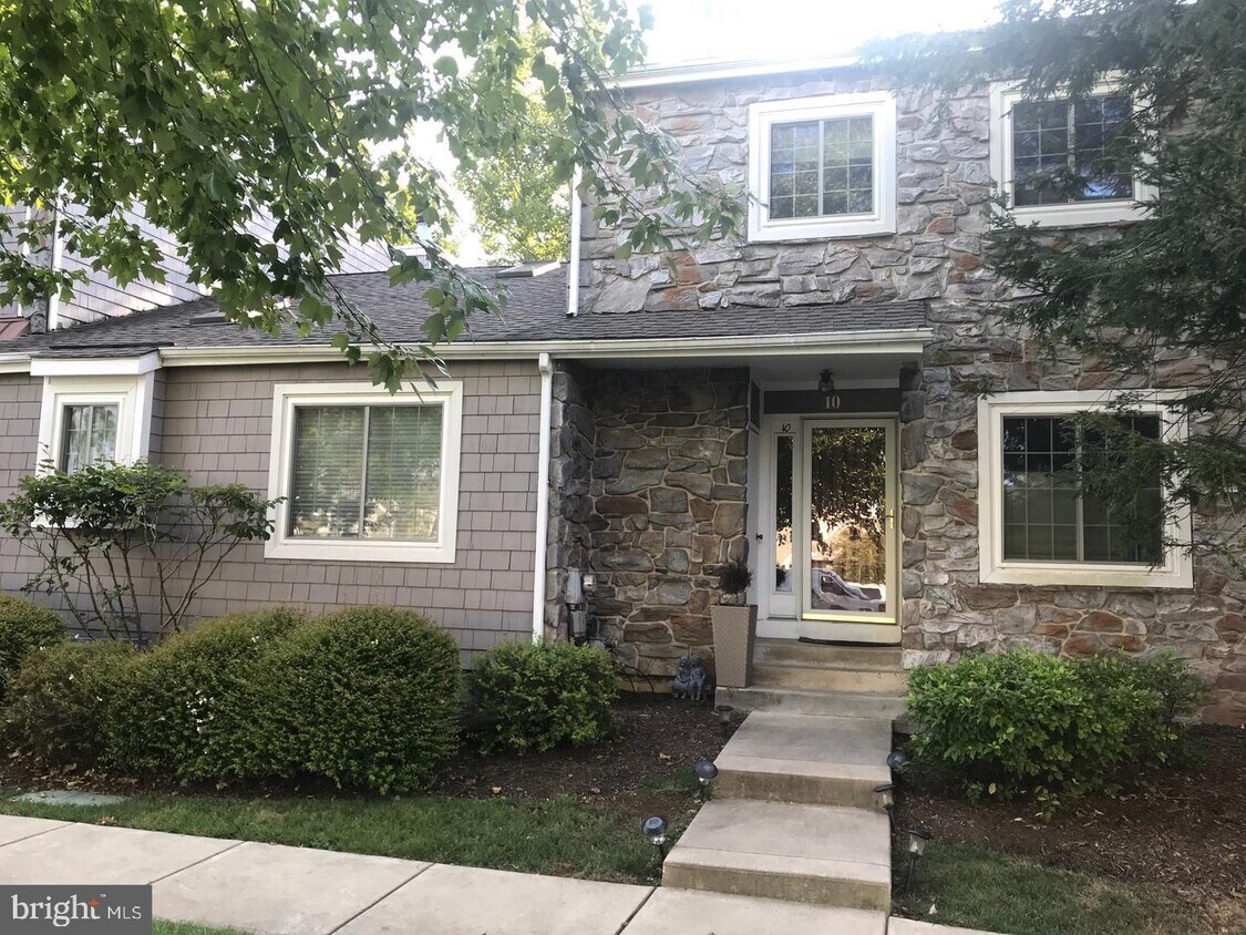 10 Lantern Ln, Chesterbrook, PA 19087 Townhome Rentals in