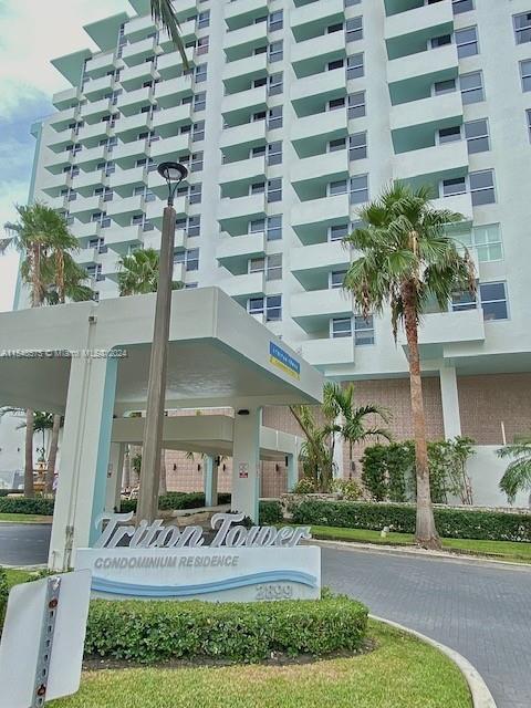 Building Photo - 2899 Collins Ave