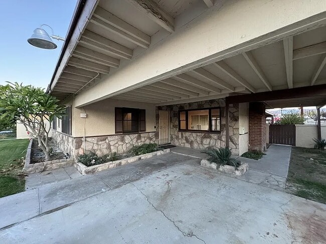 Foto del edificio - 2718 Lancaster Dr