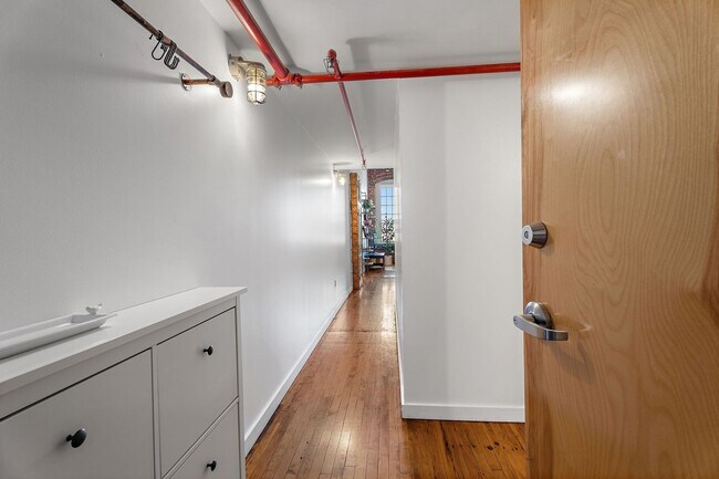 Foto del edificio - Breathtaking Historic Loft in the Heart of Germantown, Close to Everything!
