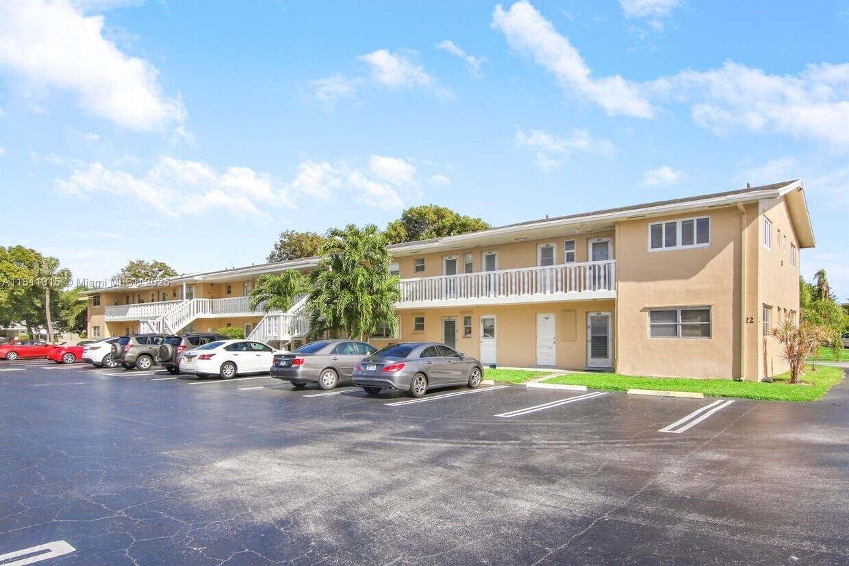 Foto principal - 2213 NE 1st Ct