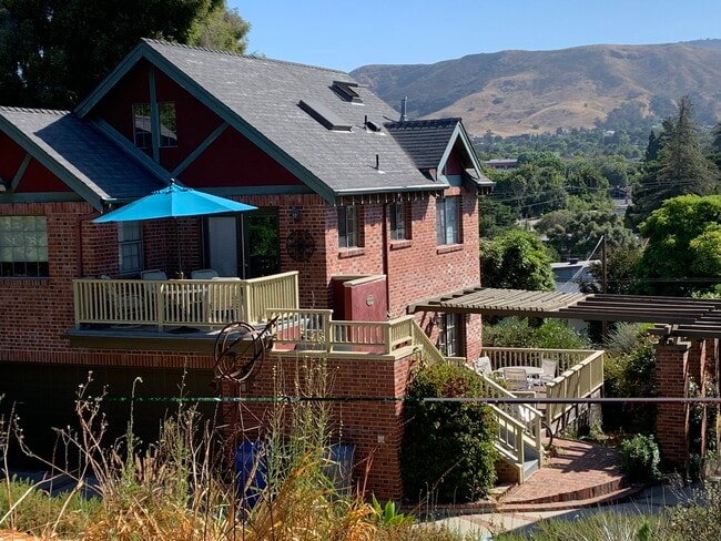 Building Photo - 247 Broad St