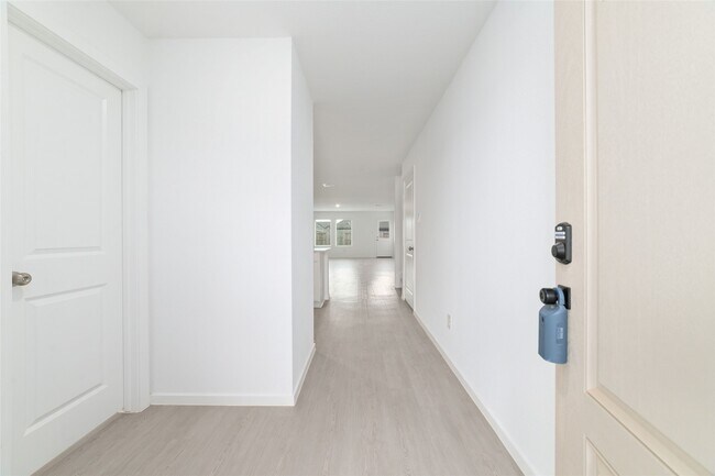 Building Photo - 6330 Breakaway Grv Dr