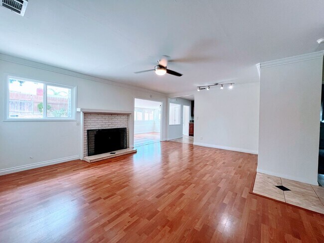 Building Photo - Outstanding Location in Poway! 4 BD / 2 BT...