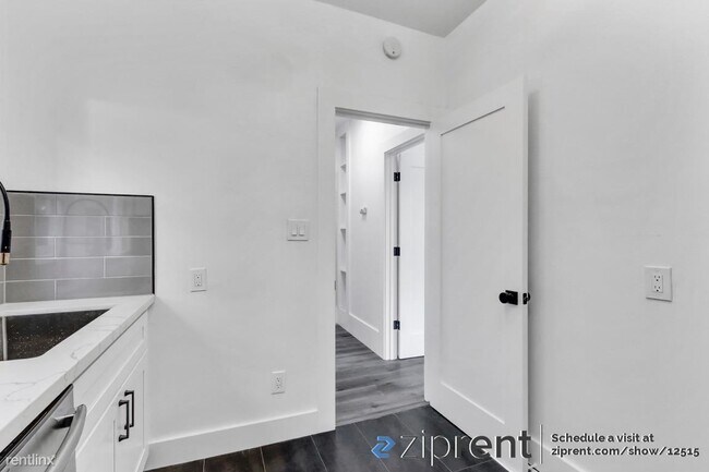 Foto del edificio - 2 br, 1 bath Triplex - 3827 West St, Oakla...