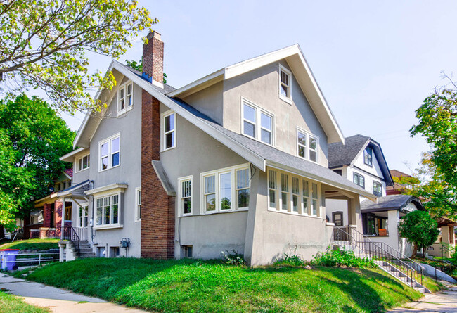 Building Photo - 600 Giddings SE -- GORGEOUS four bedroom home