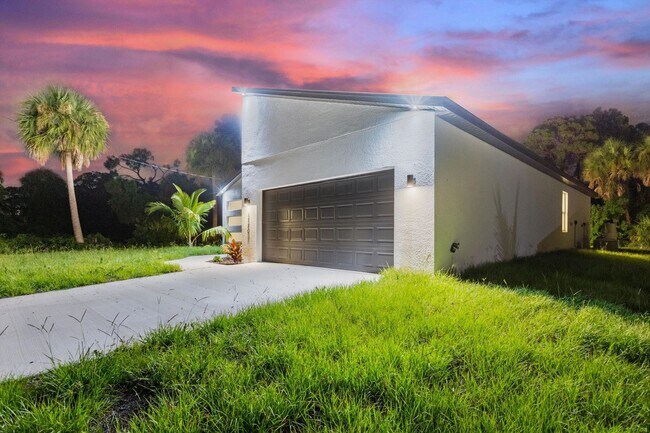 Foto del edificio - ONE MONTH FREE RENT! Modern, energy effici...