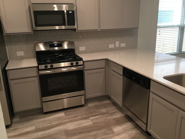 Foto del edificio - 5900 Bell Tower Ln