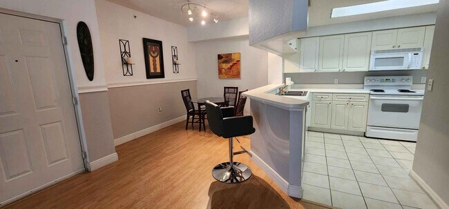 Building Photo - 3022 Alcazar Plz