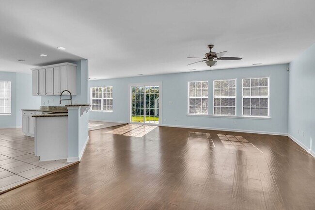 Foto del edificio - 2233 Blakers Blvd