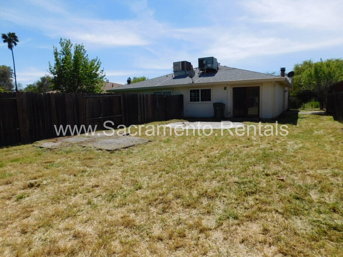 Foto del edificio - Spacious 2bd/1ba Duplex with Garage near A...