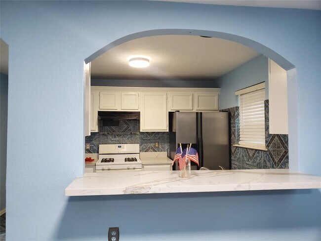 Building Photo - 8340 Folkstone Ln