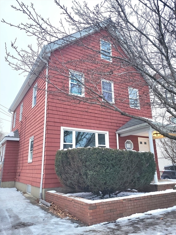 Primary Photo - 140 Irving St