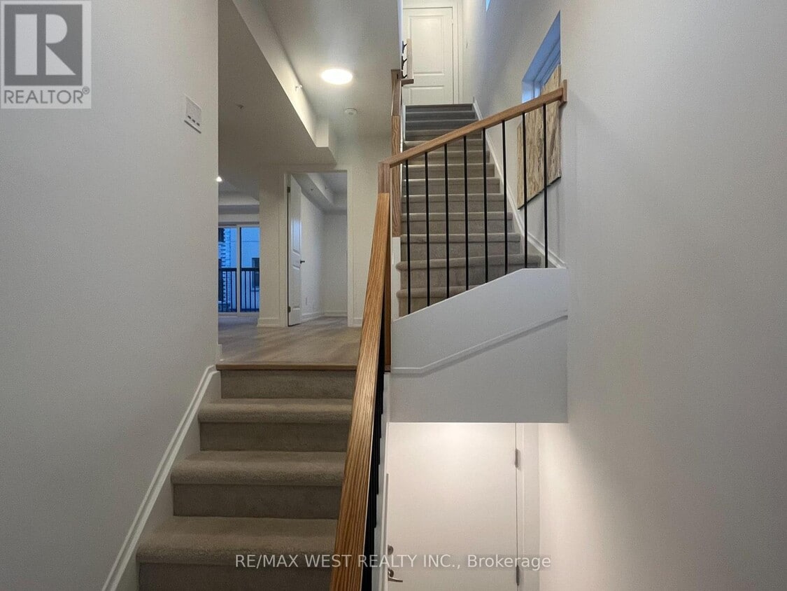 Photo du bâtiment - 200 Railway Engine House Way