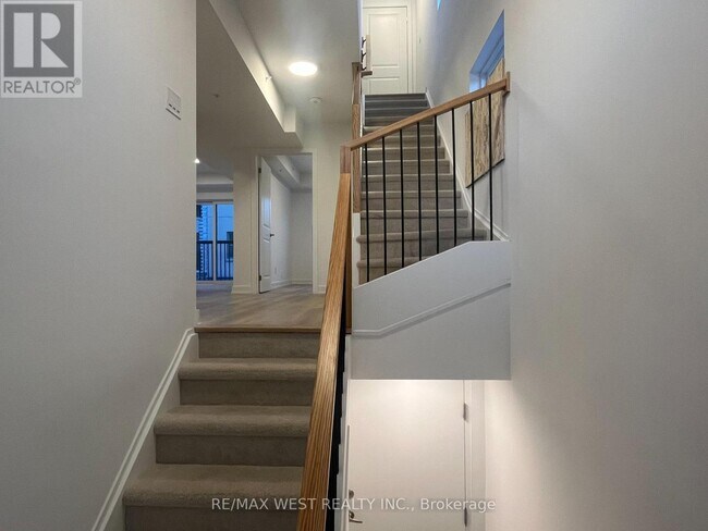 Photo du bâtiment - 200 Railway Engine House Way