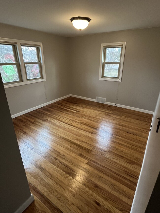 Buest Bed - 9045 Millward Ave