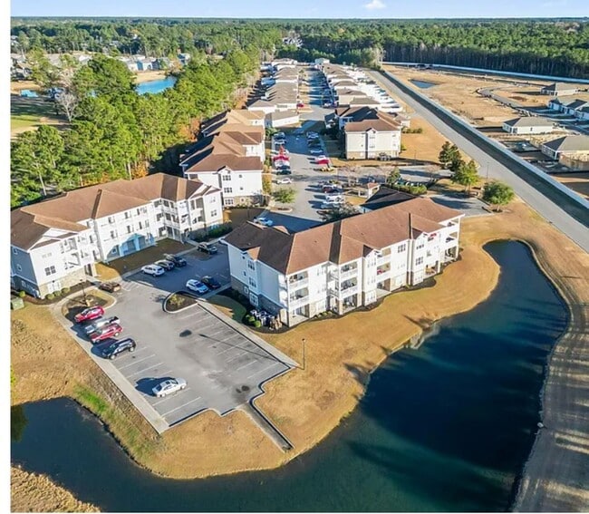 Photo - Stunning Top-Floor 2-Bedroom Retreat with ... House