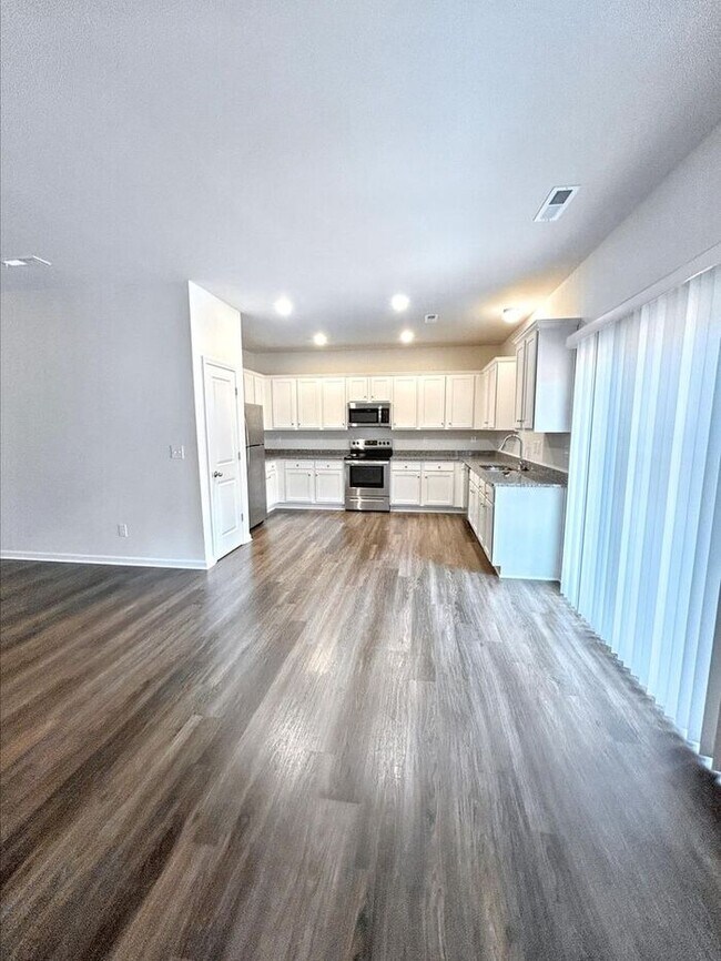 Foto del edificio - 1393 Karriker Ln