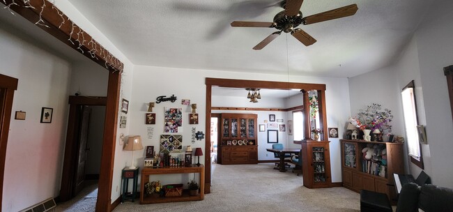 Building Photo - 807 Chicago St