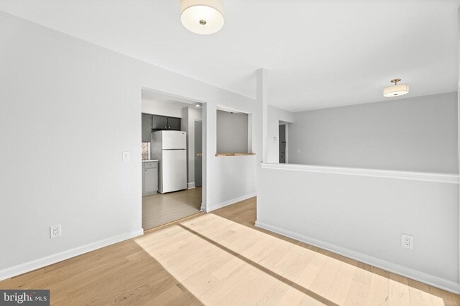 Building Photo - 3226 Sayre Dr