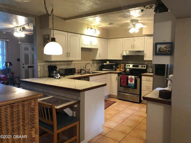 Building Photo - 38 Oakview Cir