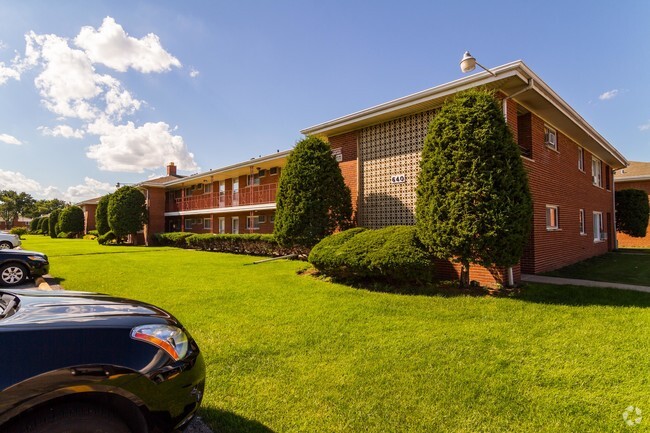 Colonial Park Apartments - Greenfield Square Apartments