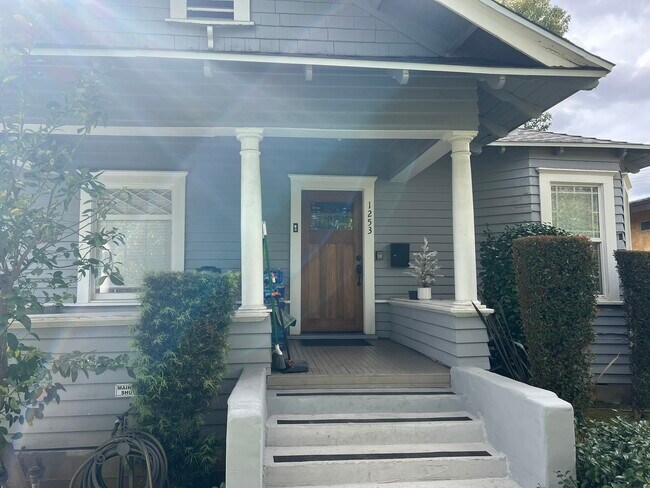 Building Photo - 1253 N Commonwealth Ave