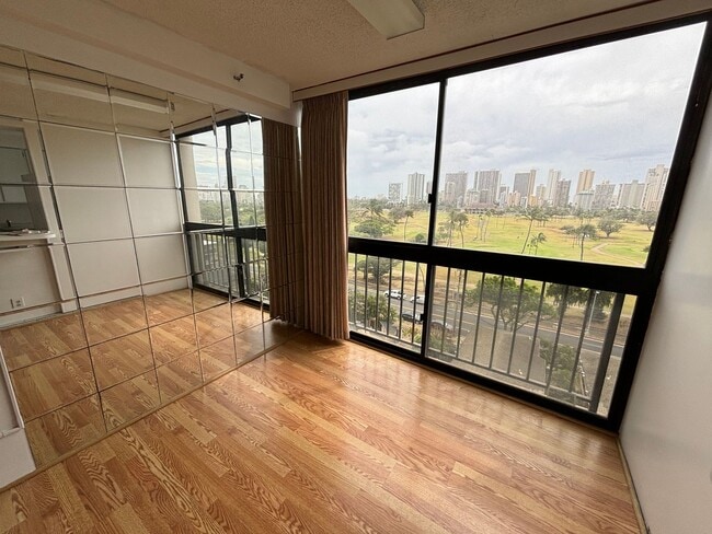 Building Photo - 8th Floor Golf Course View 2 Bed 2 Bath 1 ...