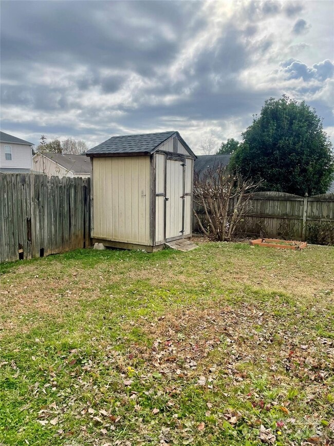 Foto del edificio - 3823 Thomas Ridge Dr