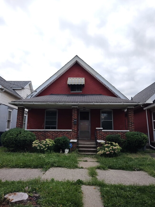 Building Photo - 1857 Genesee St