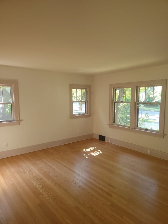 Building Photo - Cozy Home in Historic Bozeman