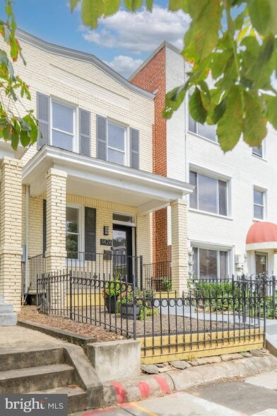Foto del edificio - 1426 Duncan St NE