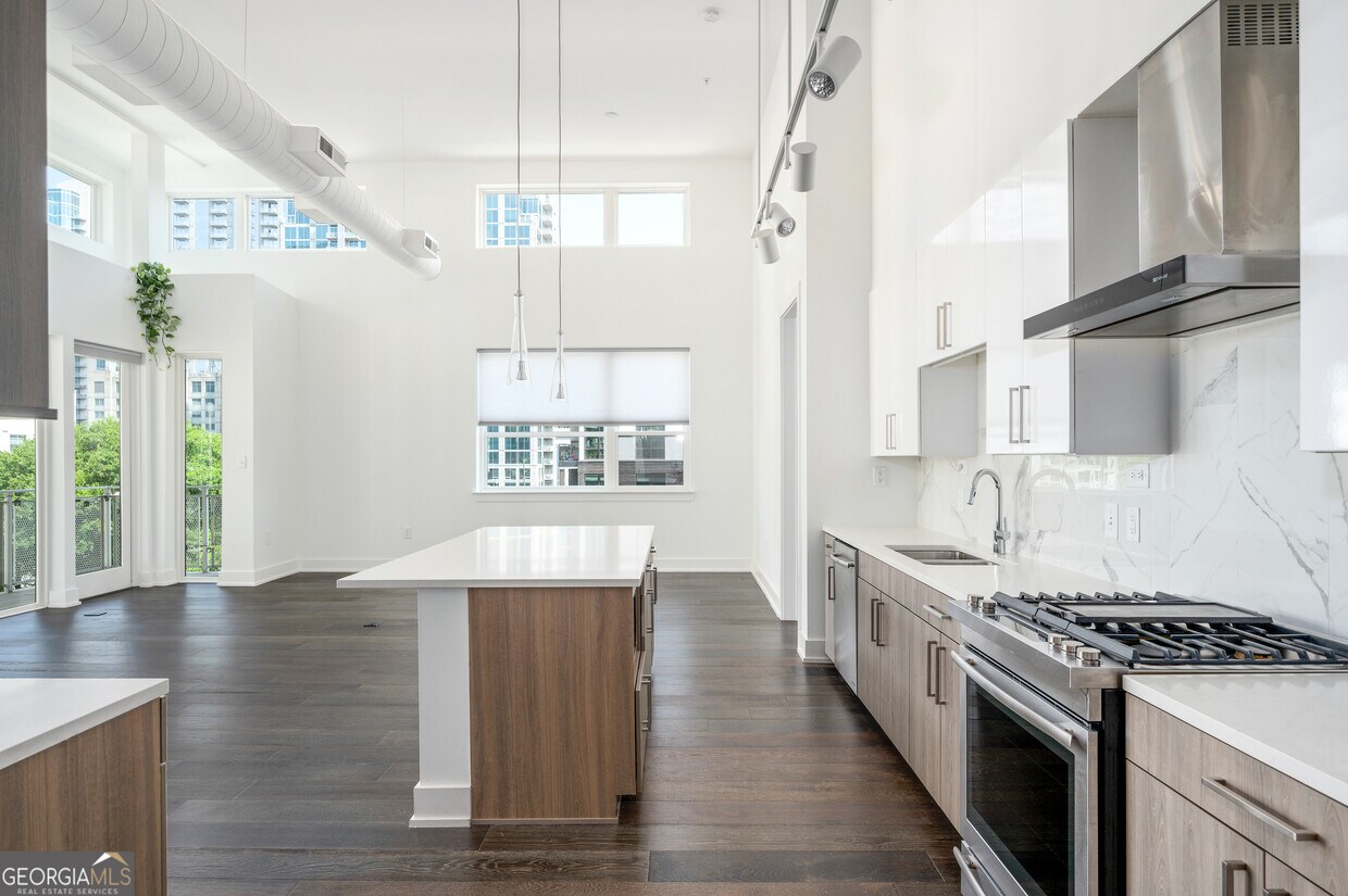 Foto principal - 775 Juniper St NE